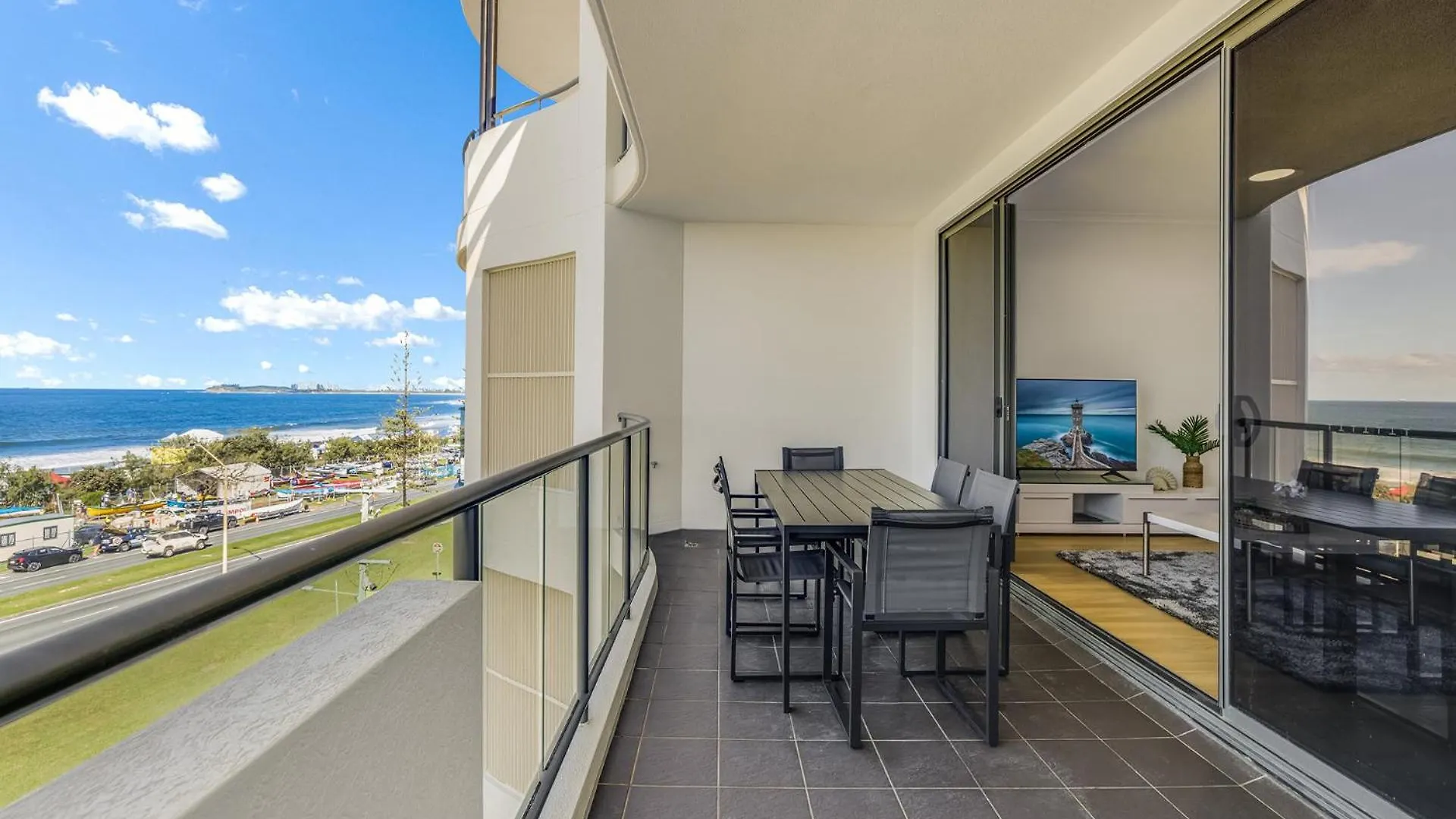 **** Resort Meridian Alex Beach Apartments Alexandra Headland Australia
