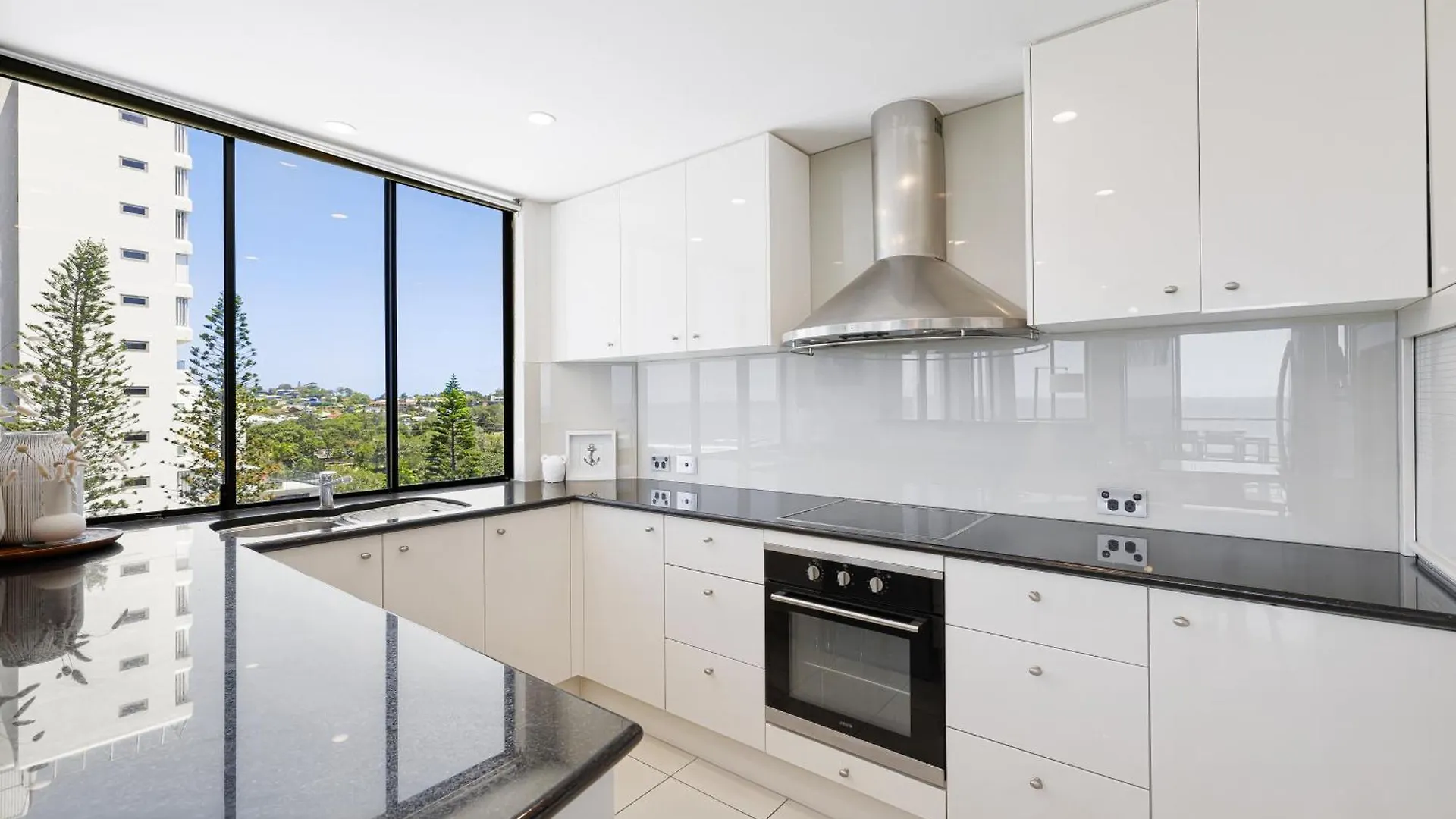 Resort Meridian Alex Beach Apartments Alexandra Headland